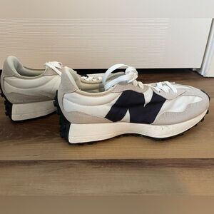 New Balance 327